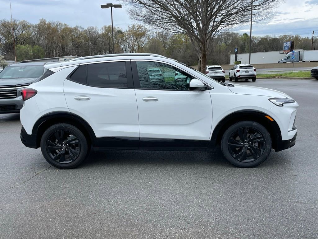 Used 2024 Buick Encore GX Sport Touring image 9