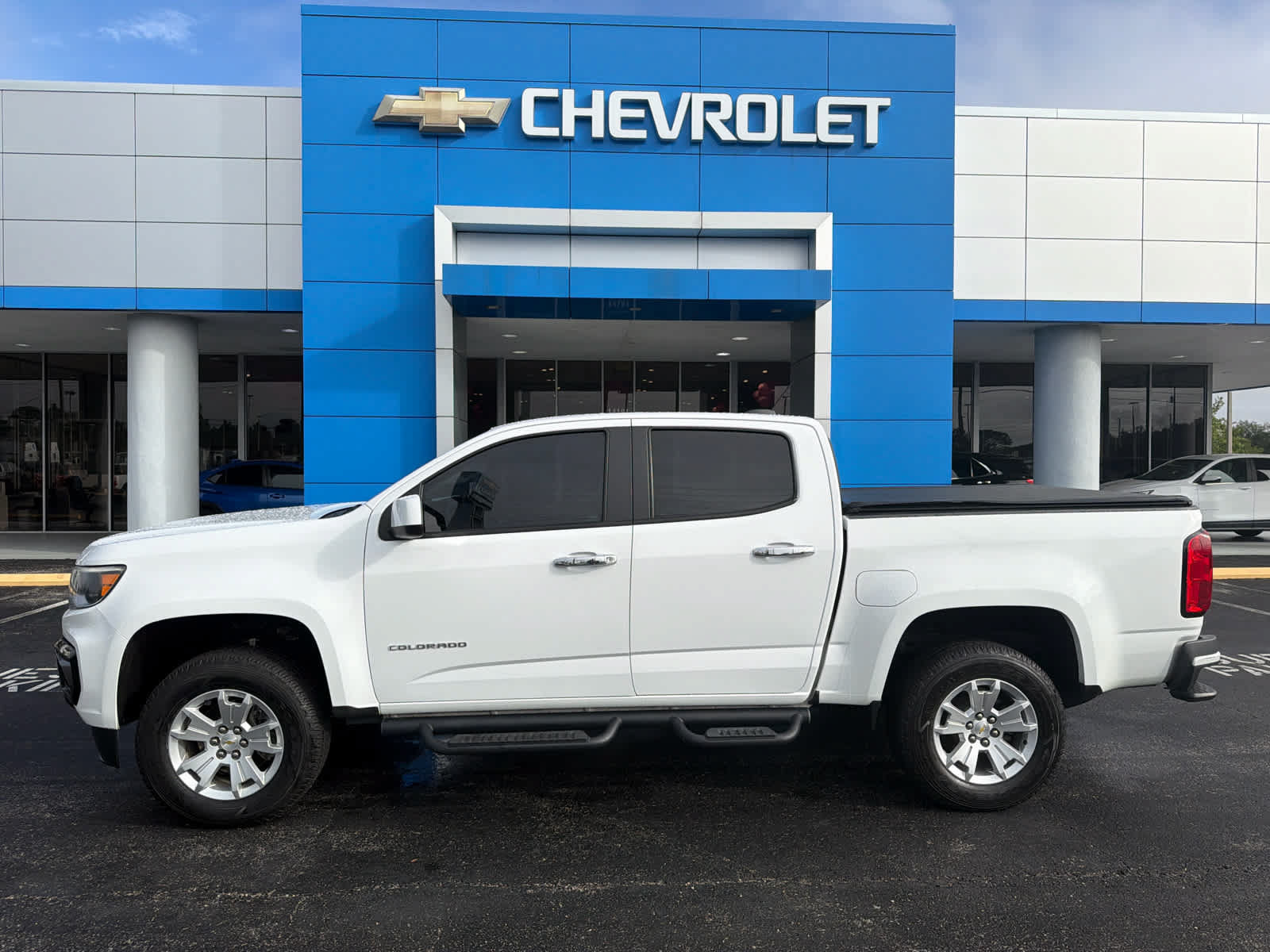 Used 2022 Chevrolet Colorado LT RWD image 2