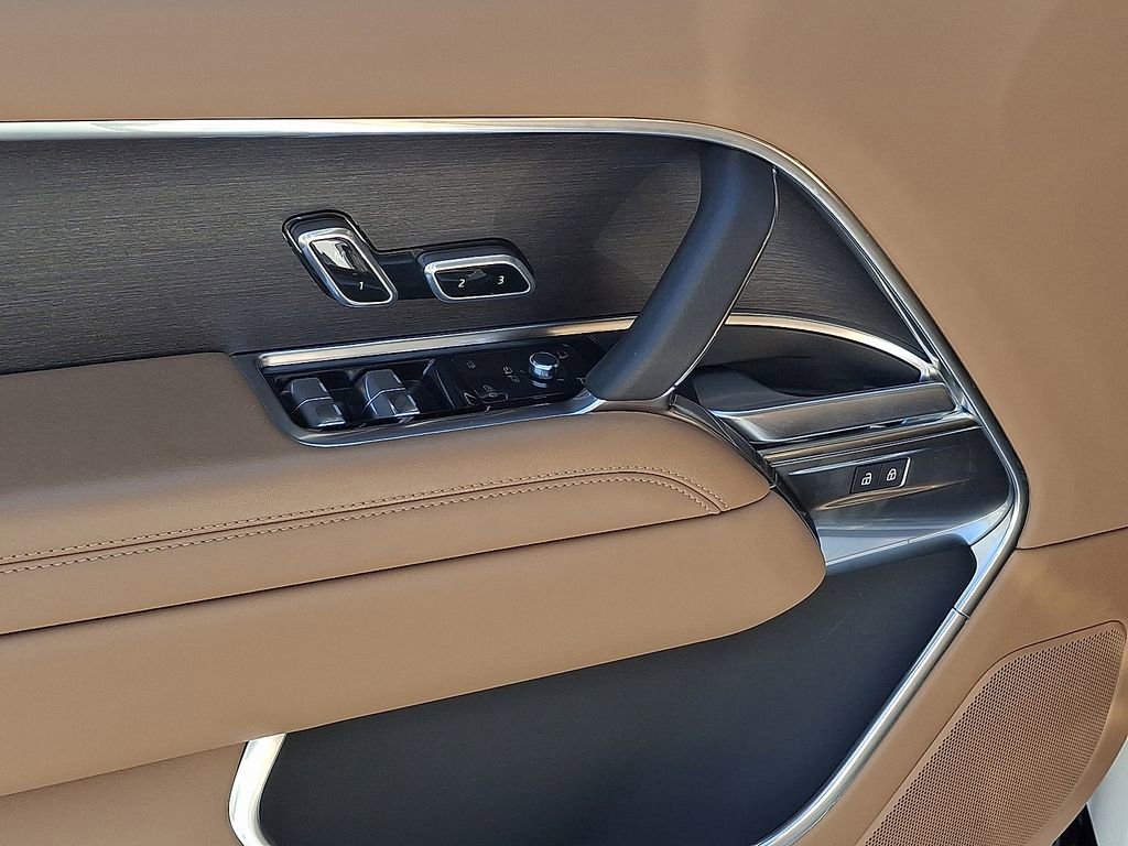Used 2025 Land Rover Range Rover Long Wheelbase SE image 12