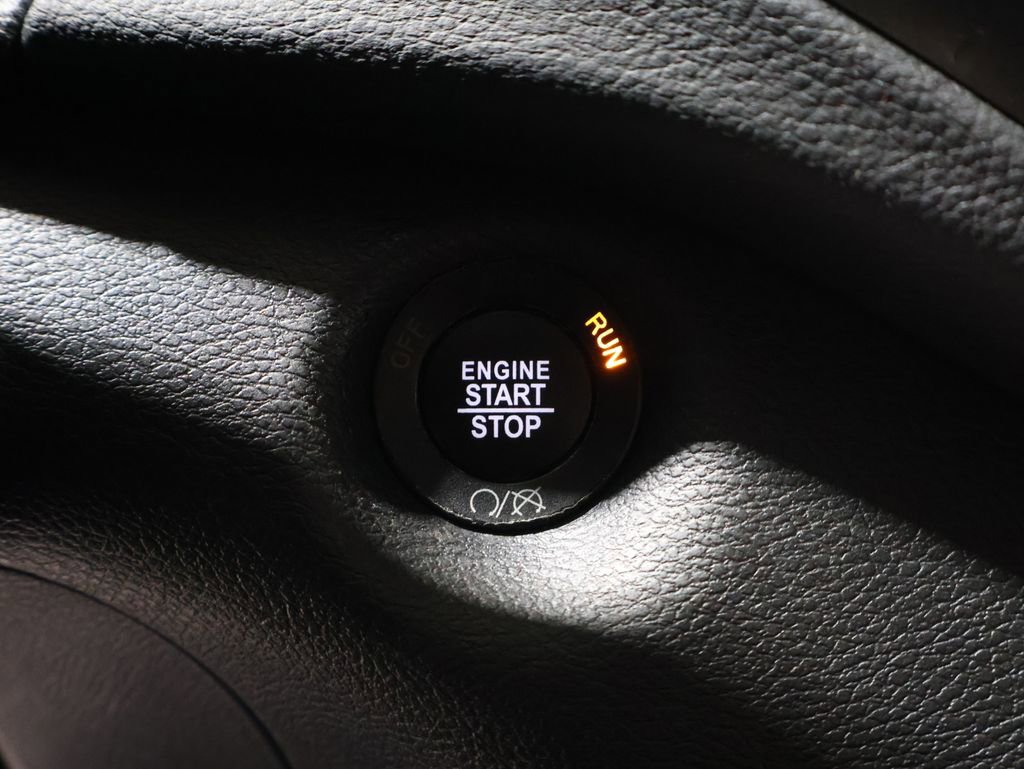 Used 2021 Jeep Cherokee Trailhawk image 25