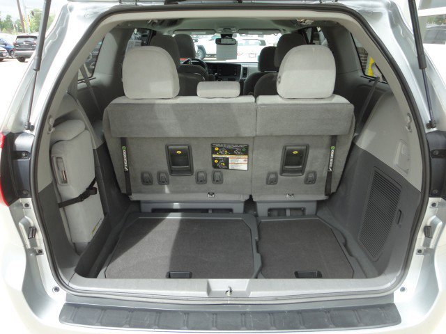 Used 2020 Toyota Sienna LE image 12