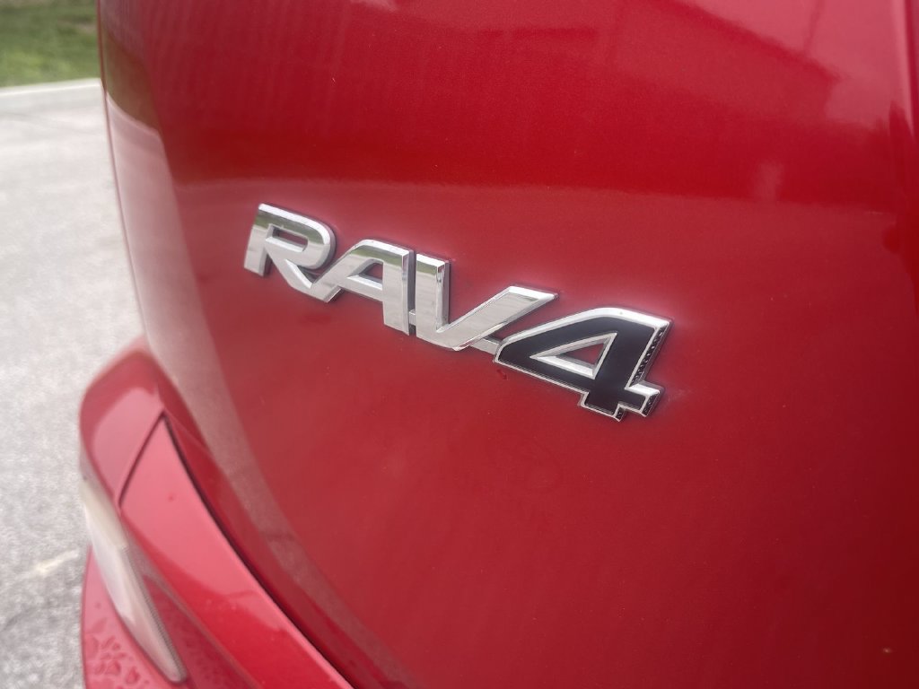 Used 2017 Toyota RAV4 XLE AWD/4WD image 12