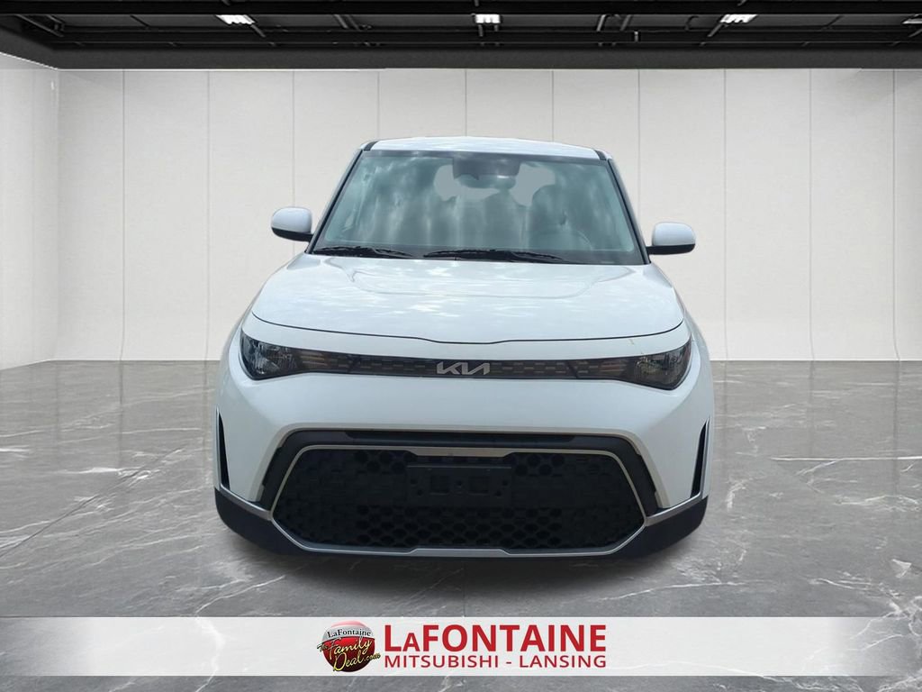 Used 2025 Kia Soul LX w/ LX Technology Package image 3