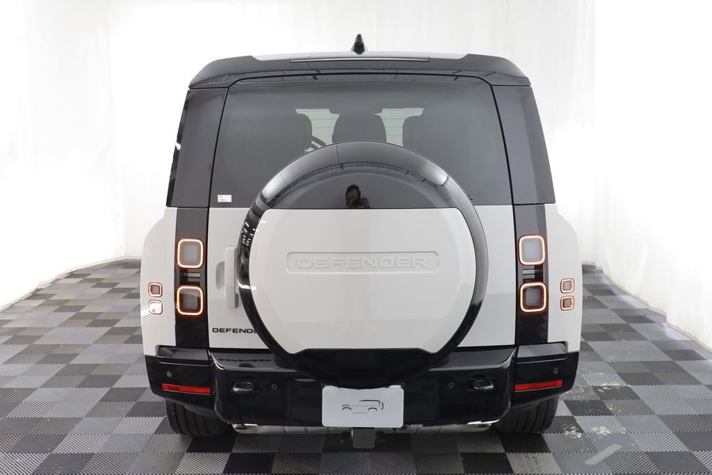 New 2026 Land Rover Defender 130 X-Dynamic SE image 19