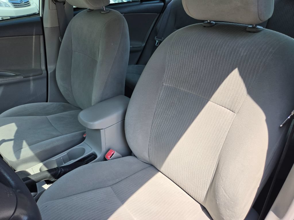 Used 2010 Toyota Corolla LE FWD image 17