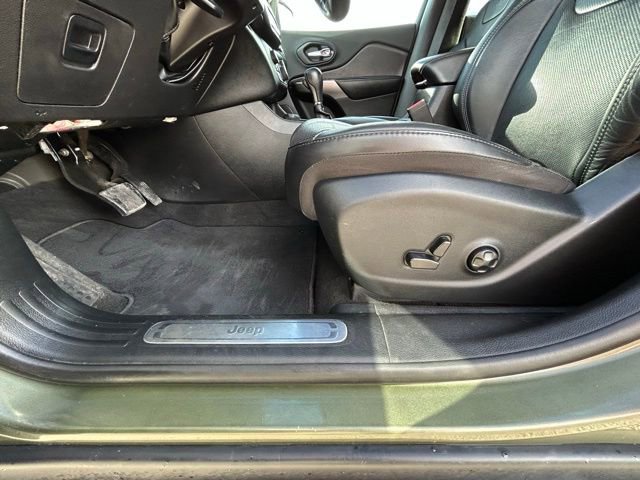 Used 2019 Jeep Cherokee Limited image 33