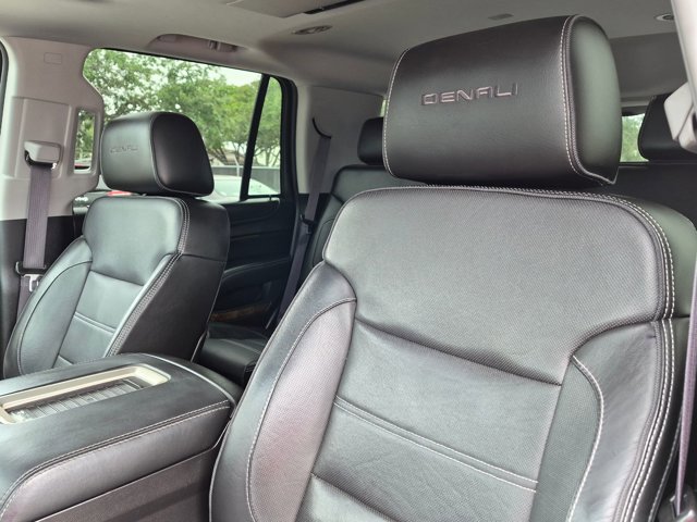 Used 2016 GMC Yukon Denali w/ Open Road Package AWD/4WD image 13
