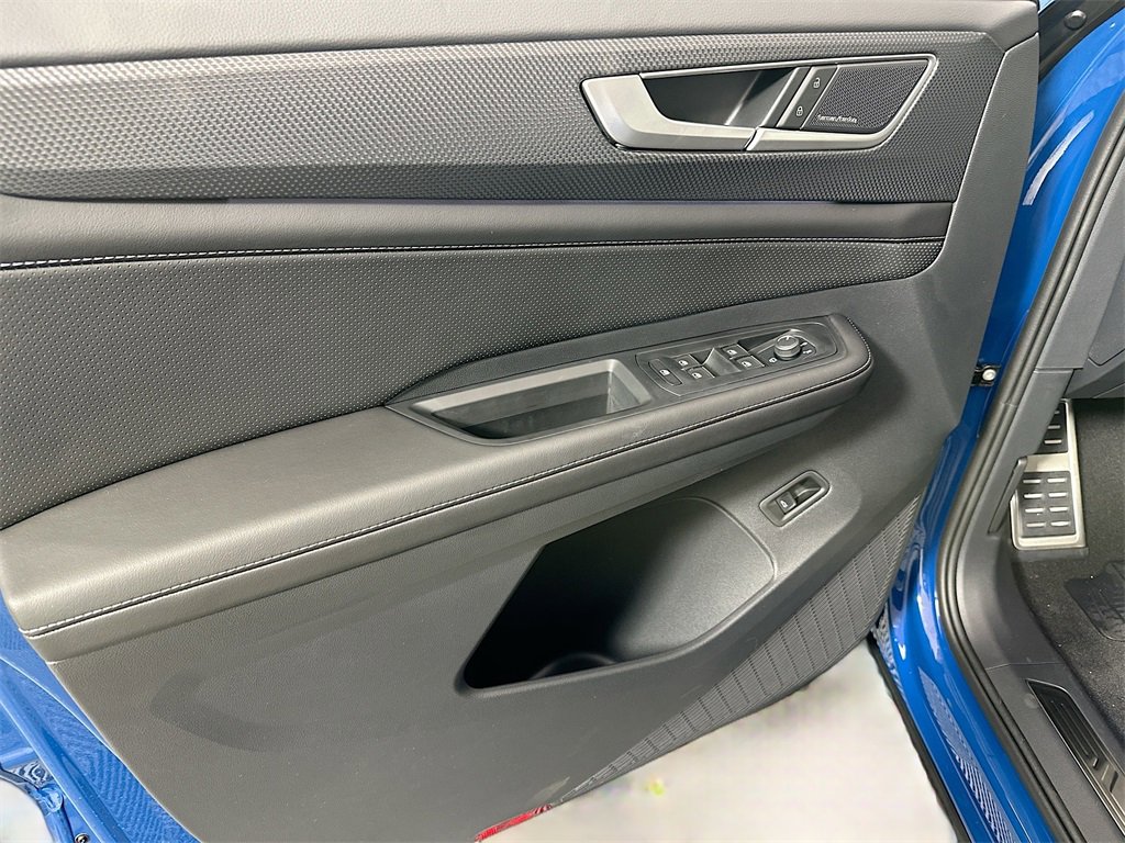 New 2026 Volkswagen Atlas Cross Sport SEL Premium R-Line image 6