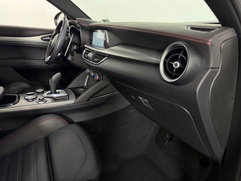 Used 2024 Alfa Romeo Stelvio AWD image 34