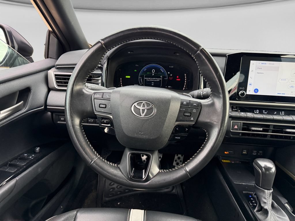 Used 2025 Toyota Camry SE FWD image 14