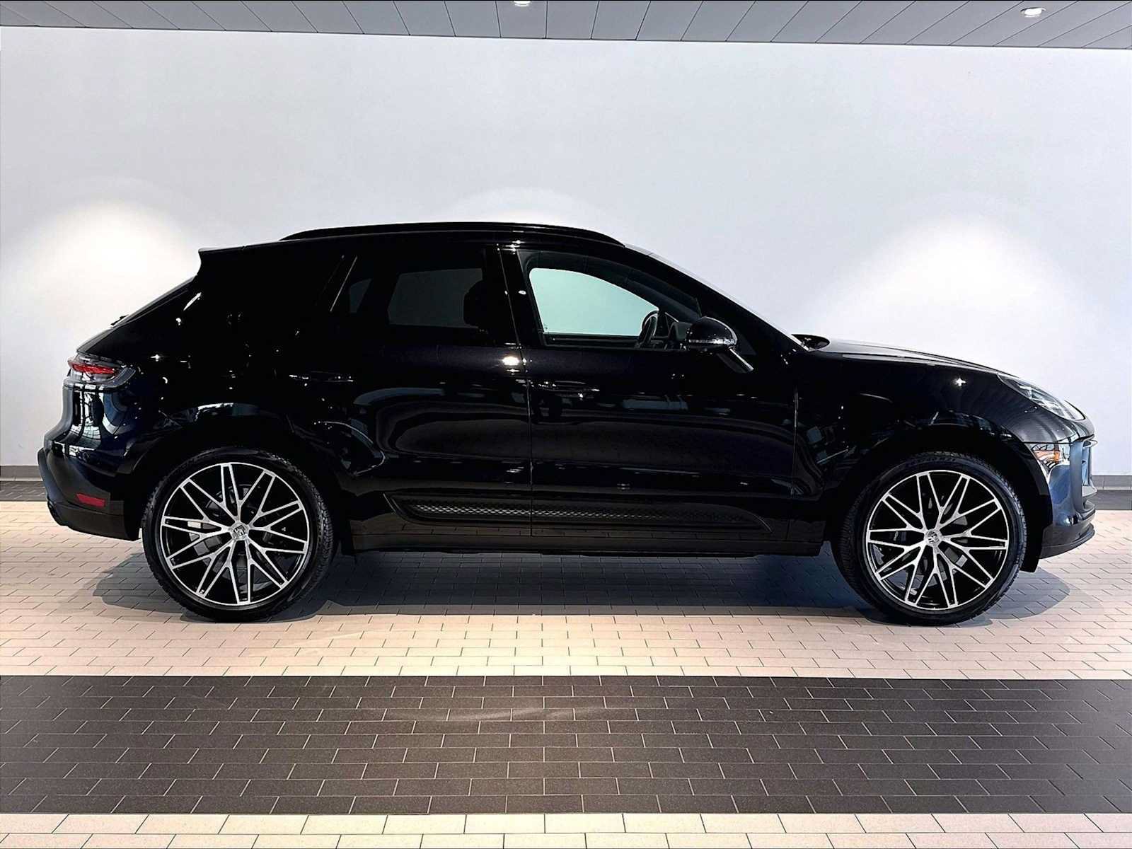 Used 2026 Porsche Macan AWD/4WD image 11