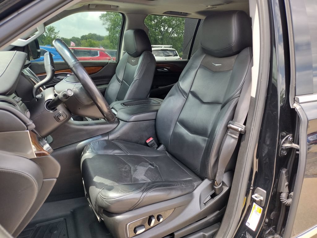 Used 2019 Cadillac Escalade ESV Luxury AWD/4WD image 2
