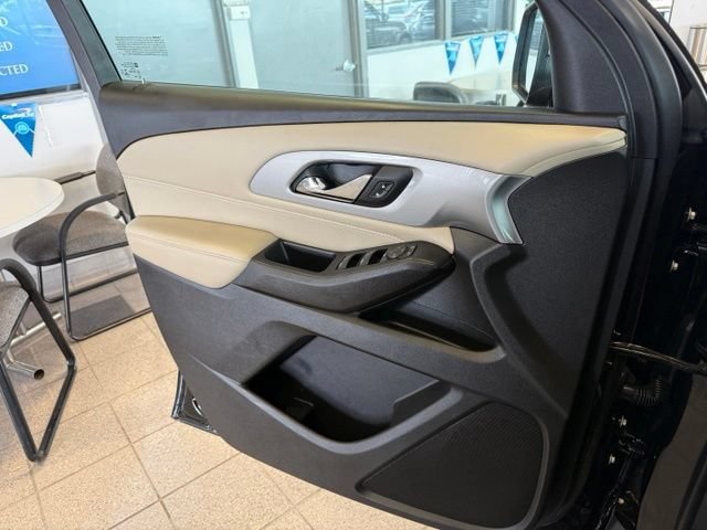Used 2022 Chevrolet Traverse LS FWD image 21