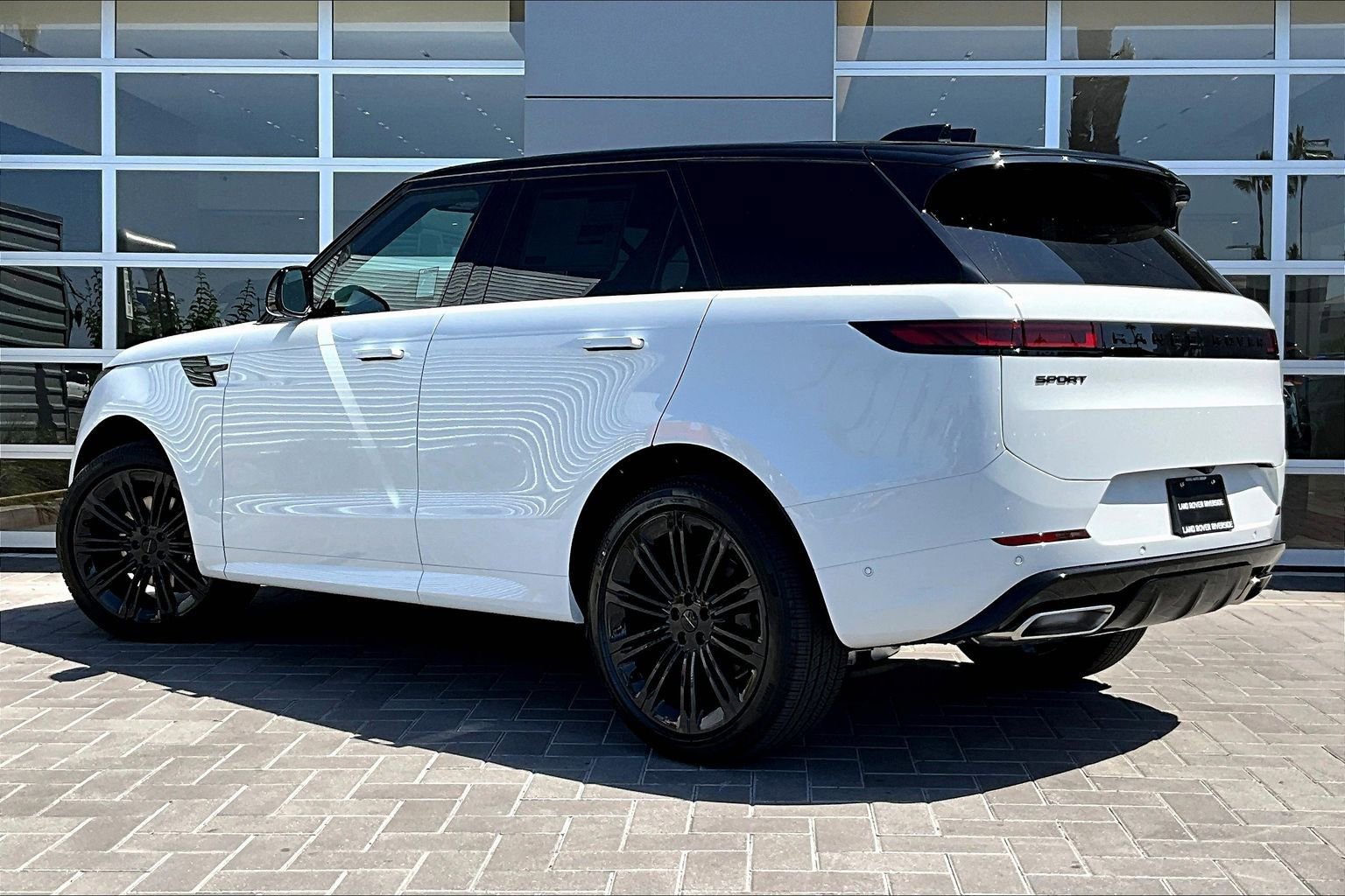 New 2026 Land Rover Range Rover Sport Dynamic SE image 3