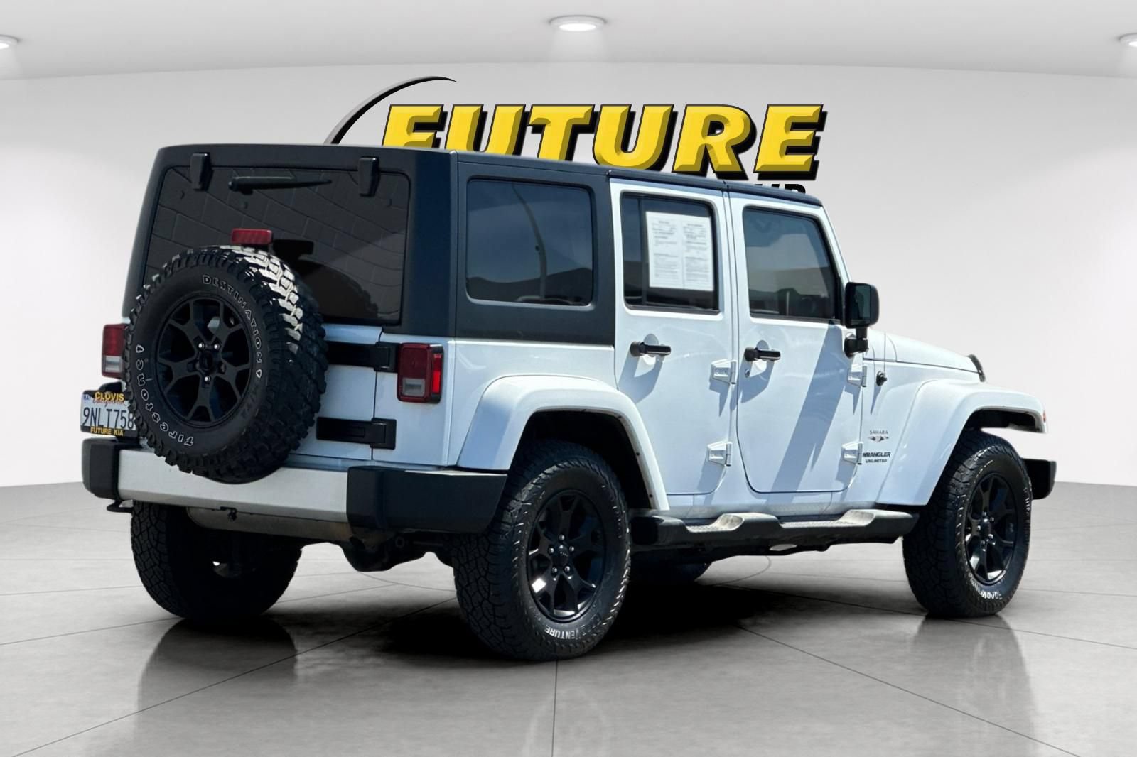 Used 2017 Jeep Wrangler Unlimited Sahara w/ Connectivity Group AWD/4WD image 4