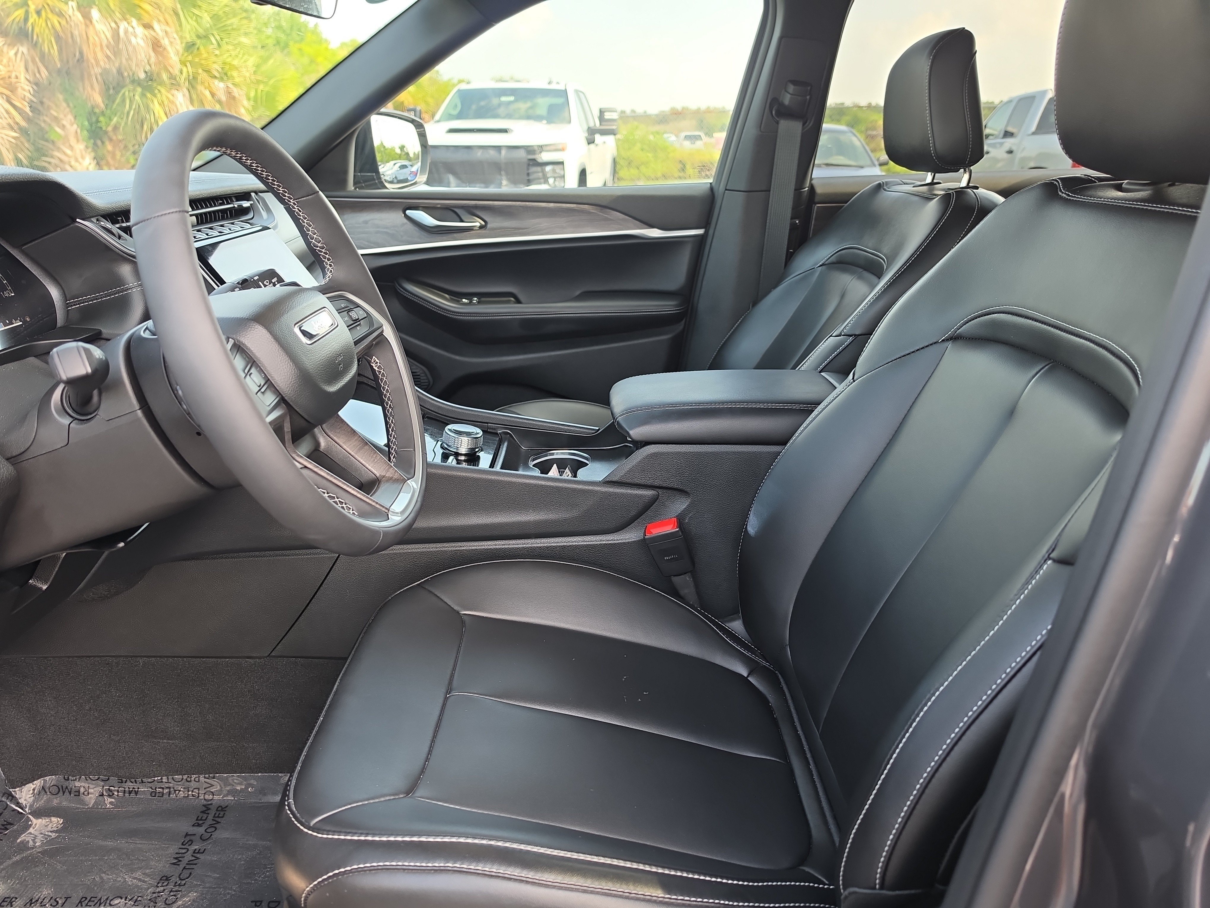 Used 2025 Jeep Grand Cherokee L Limited w/ Trailer Tow Package AWD/4WD image 17