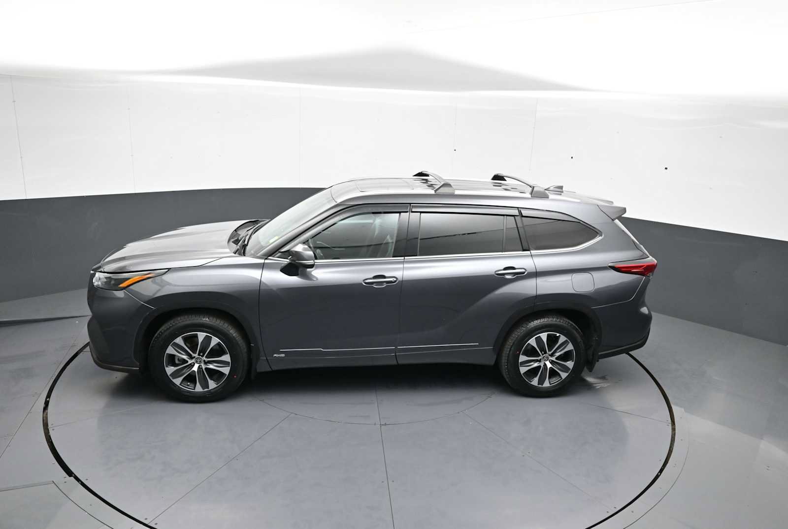 Used 2022 Toyota Highlander XLE AWD/4WD image 42