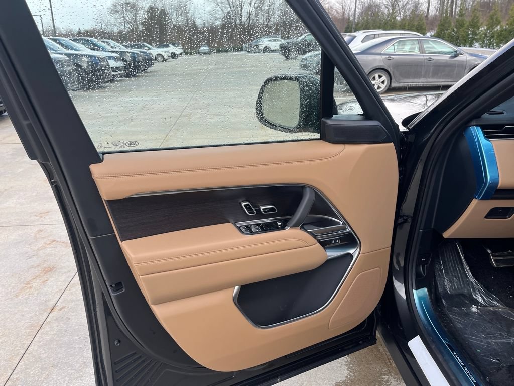 New 2026 Land Rover Range Rover Long Wheelbase SE AWD/4WD image 10