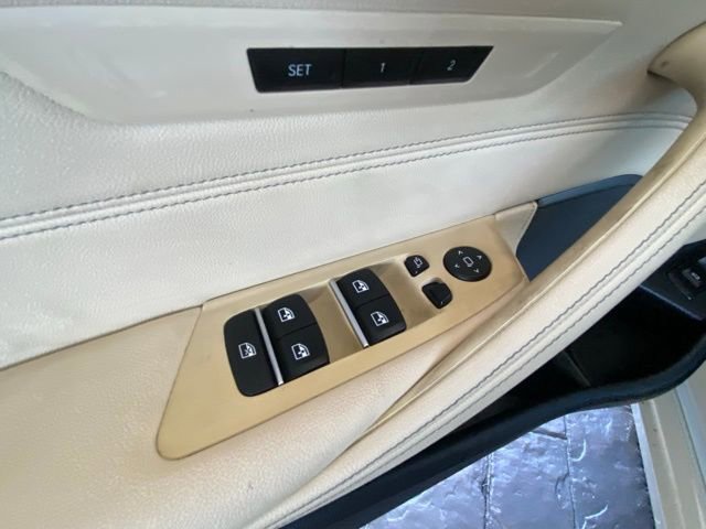 Used 2023 BMW 530e w/ Premium Package RWD image 19