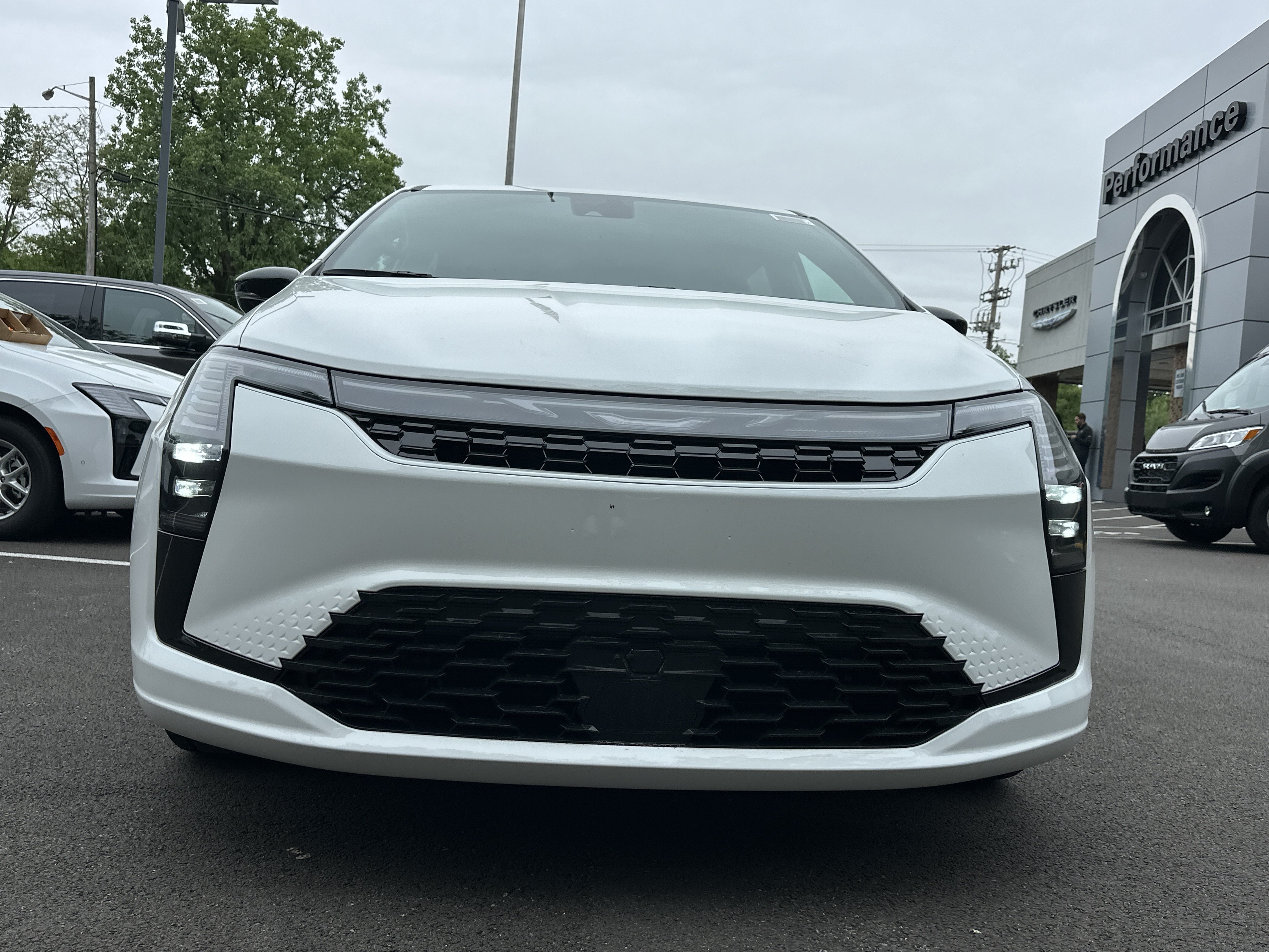 New 2027 Chrysler Pacifica Select FWD image 19