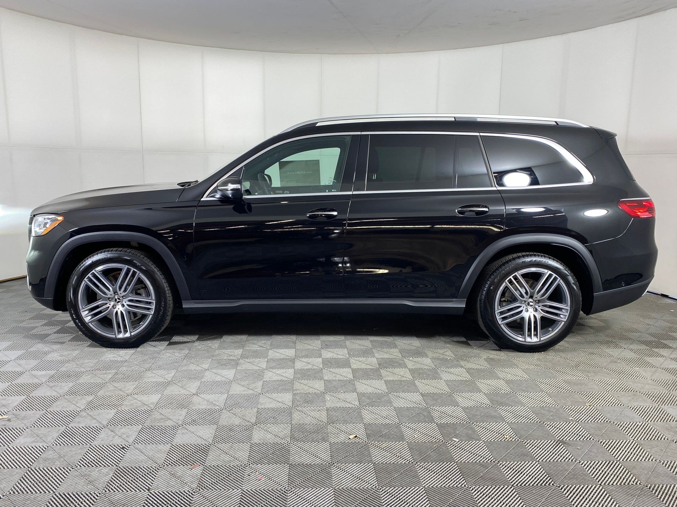 Used 2025 Mercedes-Benz GLS 450 4MATIC video 2