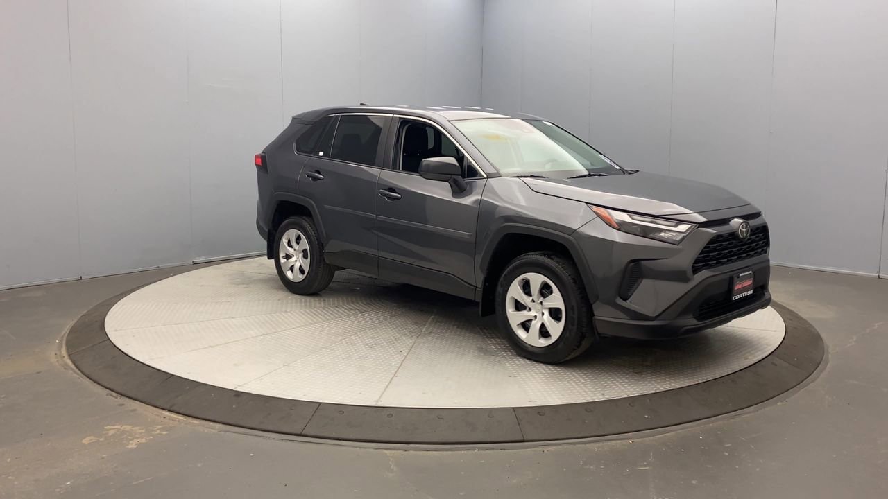 Used 2024 Toyota RAV4 LE AWD/4WD image 7