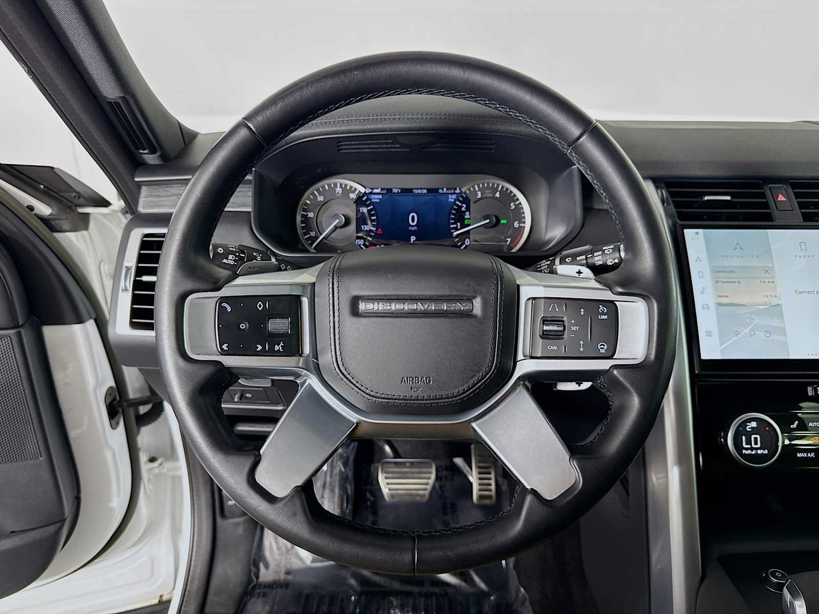 Used 2023 Land Rover Discovery Metropolitan Edition AWD/4WD image 11
