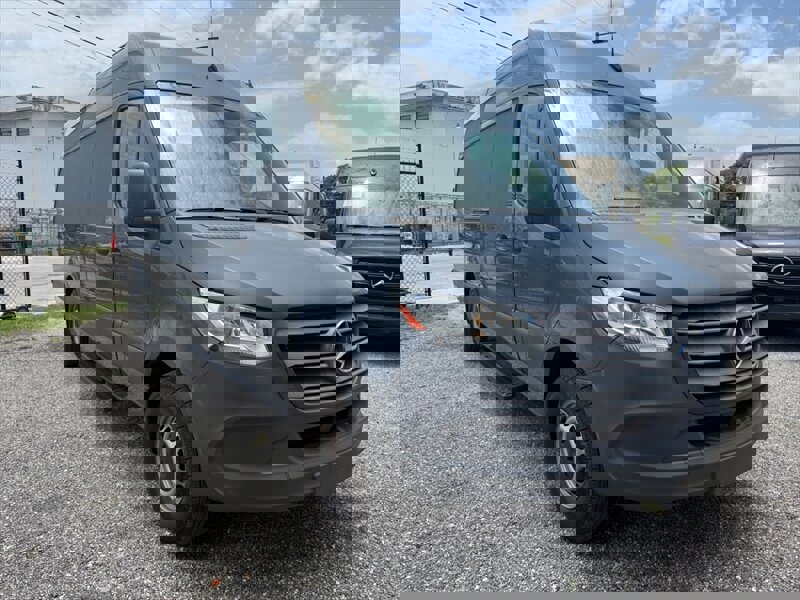 Used 2019 Mercedes-Benz Sprinter 170 image 1