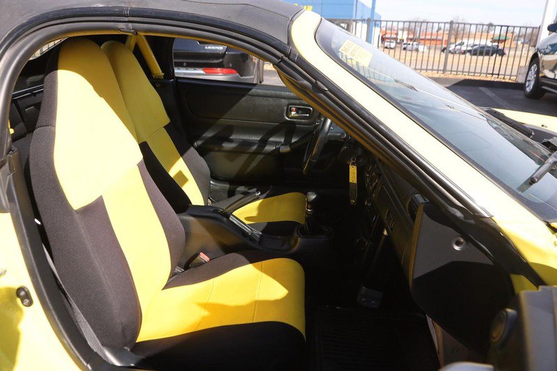 Used 2000 Toyota MR2 image 18