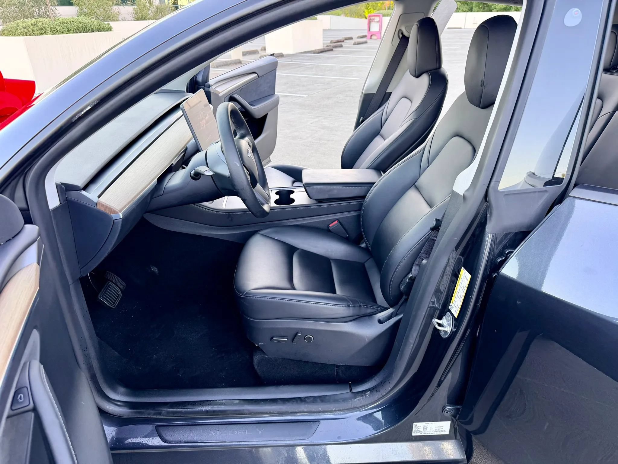 Used 2025 Tesla Model Y Long Range AWD/4WD image 18