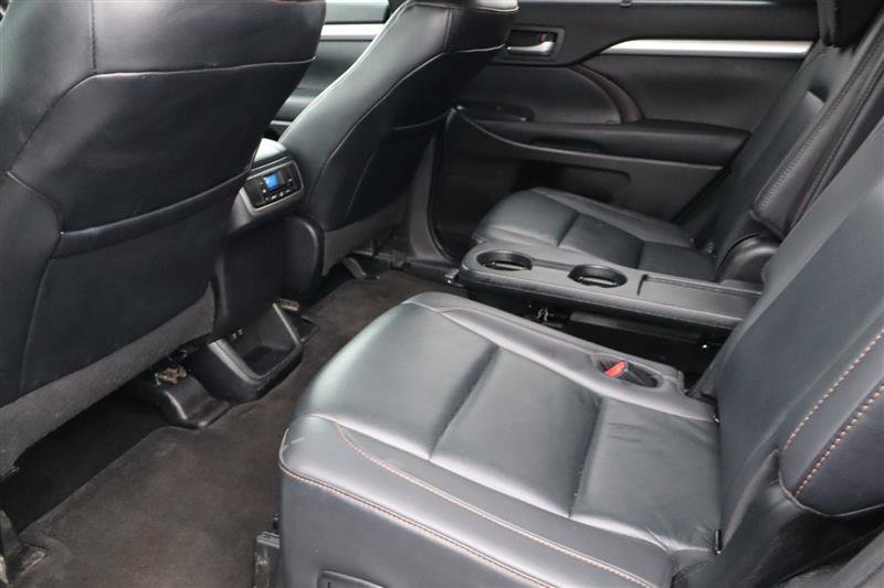 Used 2019 Toyota Highlander AWD V6 image 13