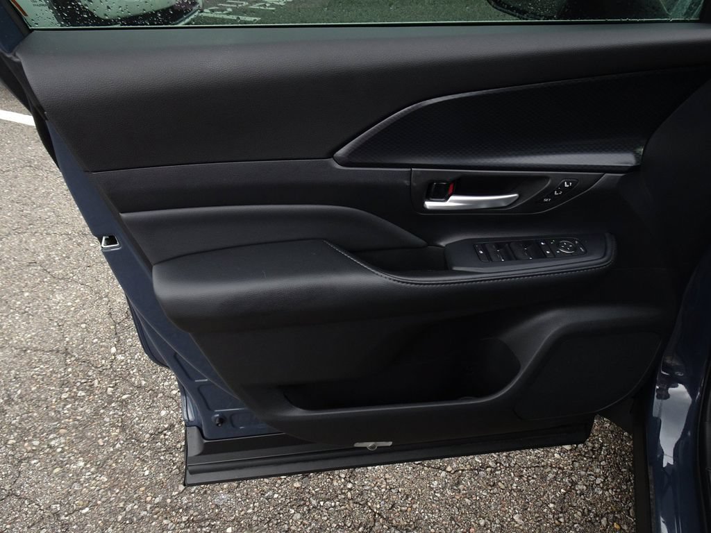 Used 2024 Toyota Grand Highlander AWD Hybrid image 13