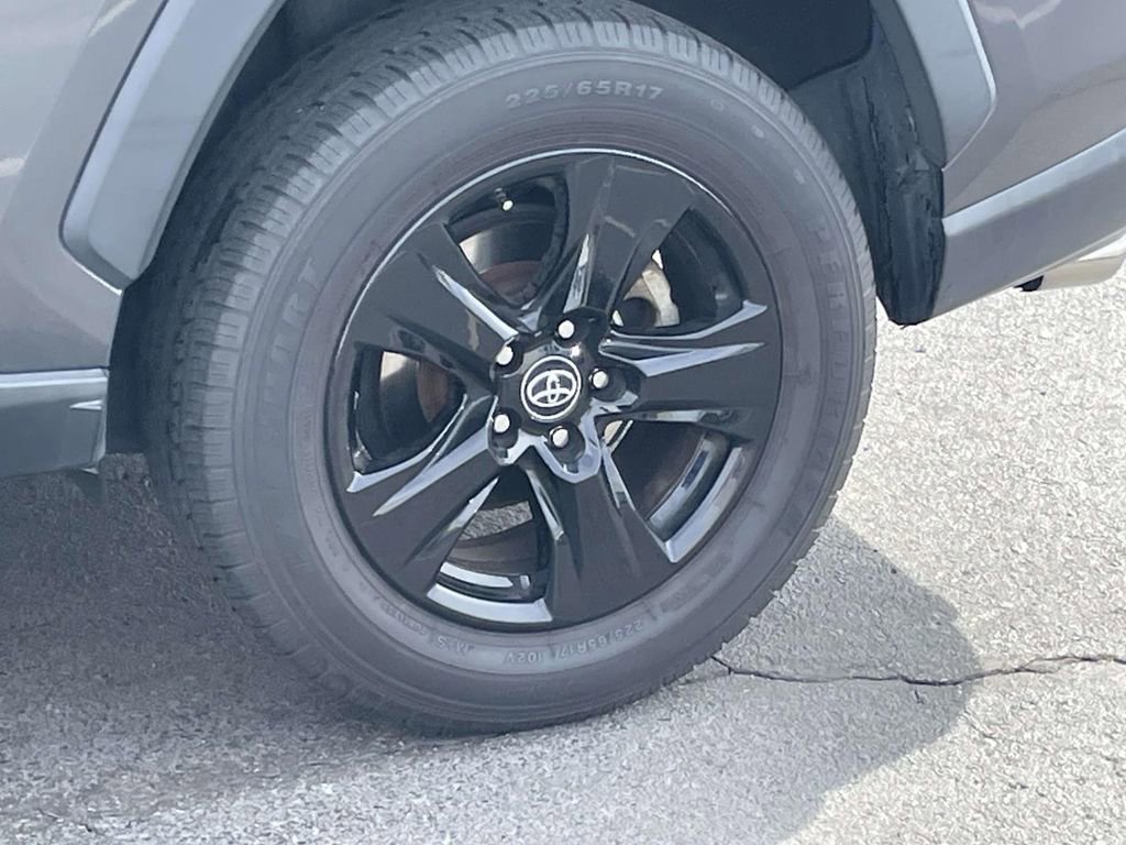 Used 2020 Toyota RAV4 XLE image 20