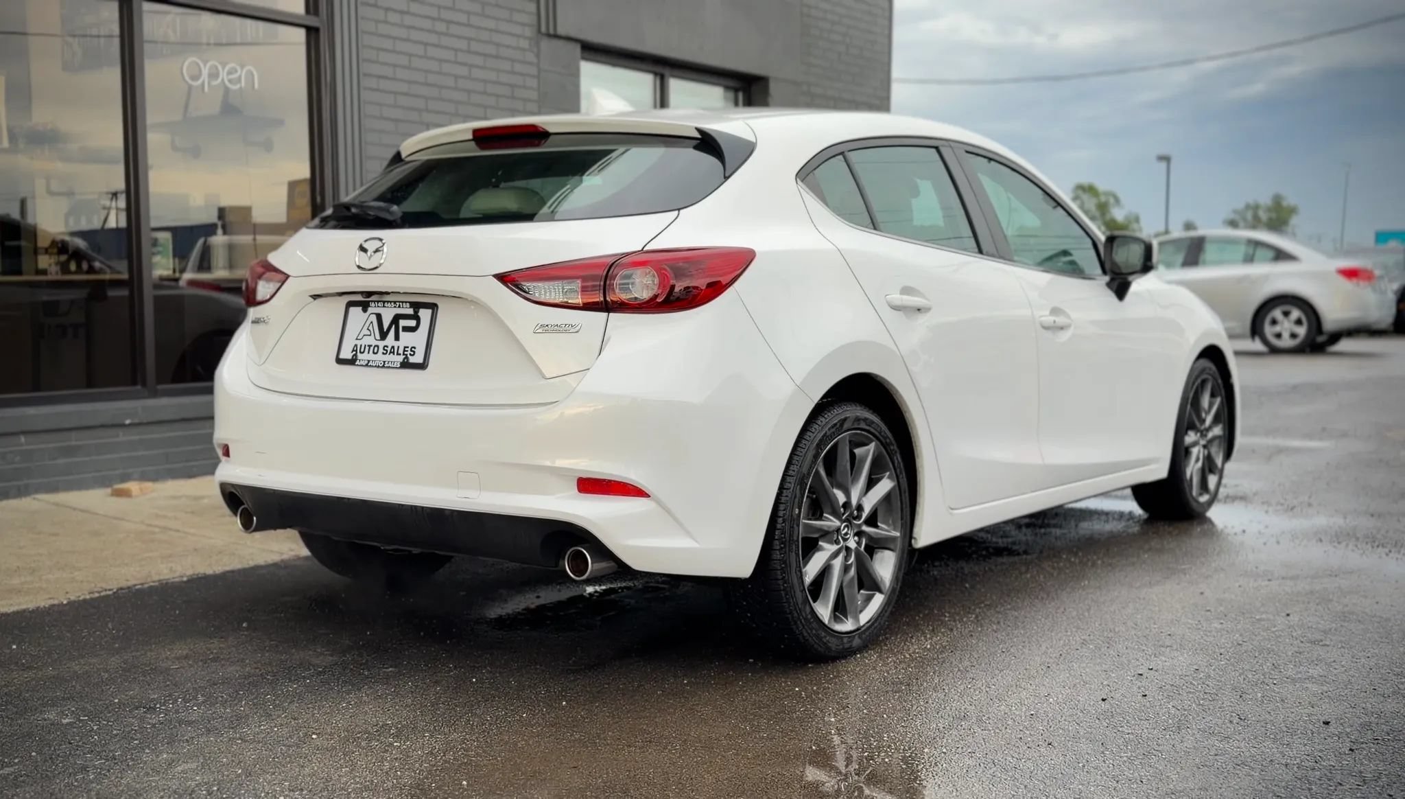 Used 2018 MAZDA MAZDA3 Grand Touring w/ Premium Equipment Package FWD image 2