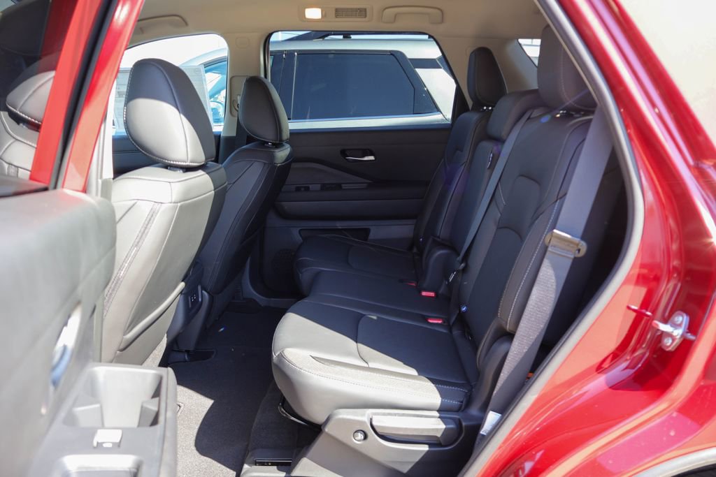 New 2026 Nissan Pathfinder SL image 8