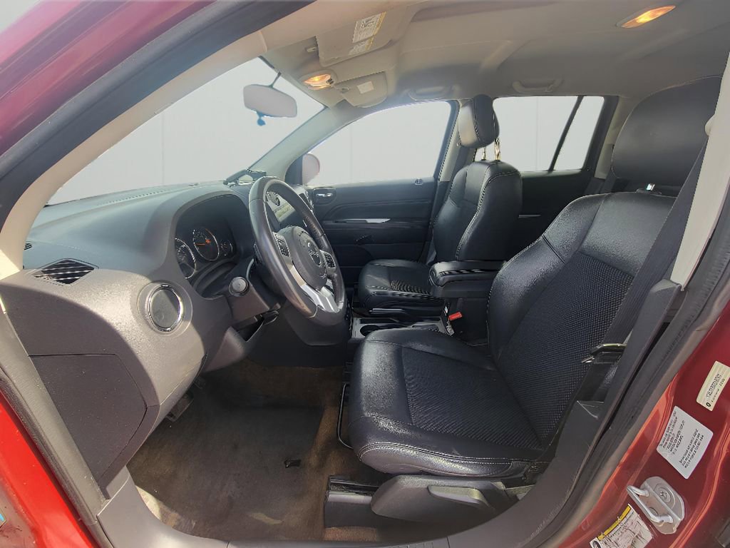 Used 2016 Jeep Compass Latitude image 11