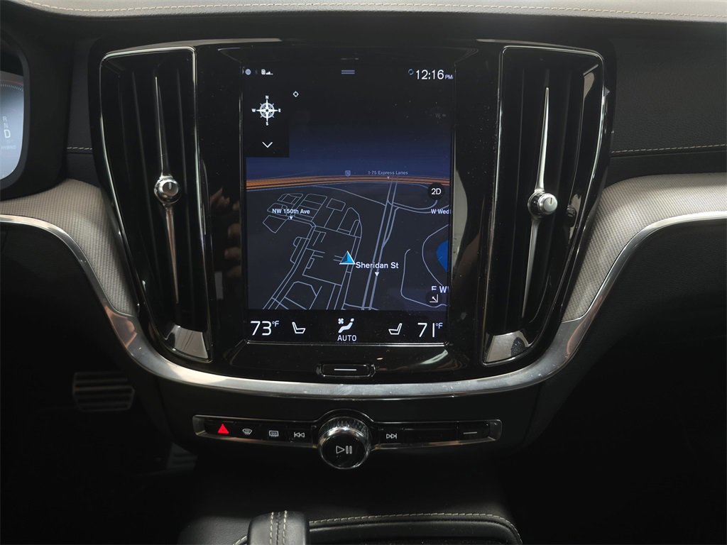 Used 2022 Volvo S60 T8 R-Design image 20