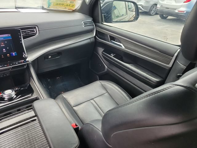Used 2024 Jeep Wagoneer Series II w/ Flexible Seating Group RWD image 14