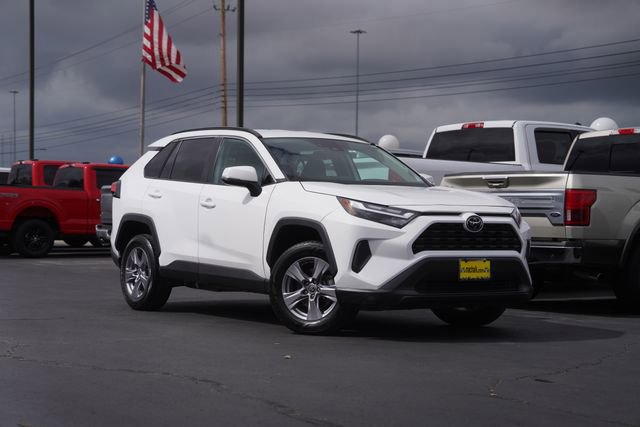 Used 2022 Toyota RAV4 XLE FWD image 2