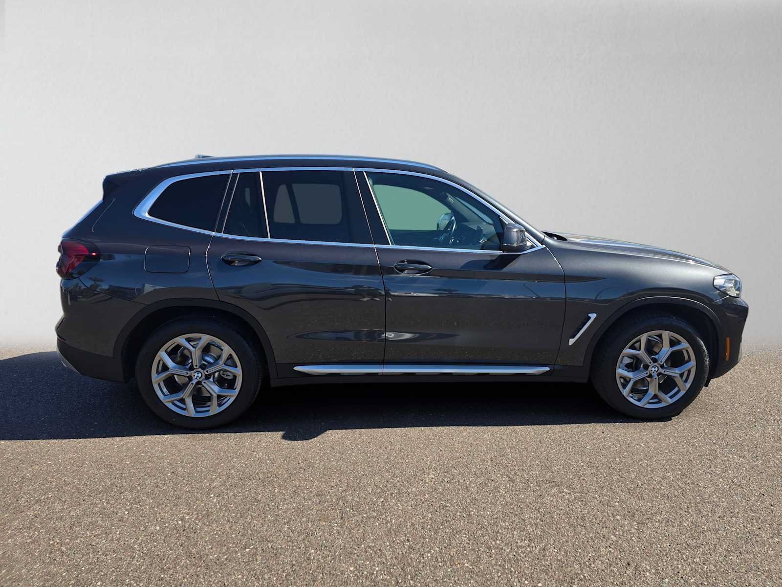 Used 2022 BMW X3 xDrive30i w/ Premium Package AWD/4WD image 2