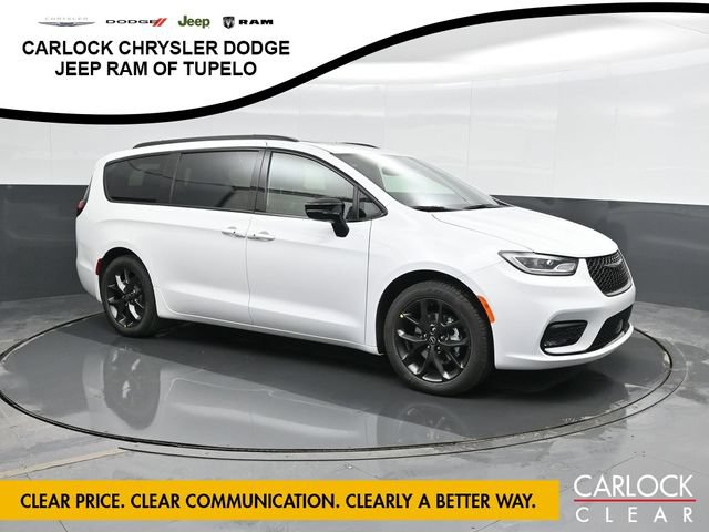 New 2026 Chrysler Pacifica Limited FWD image 6