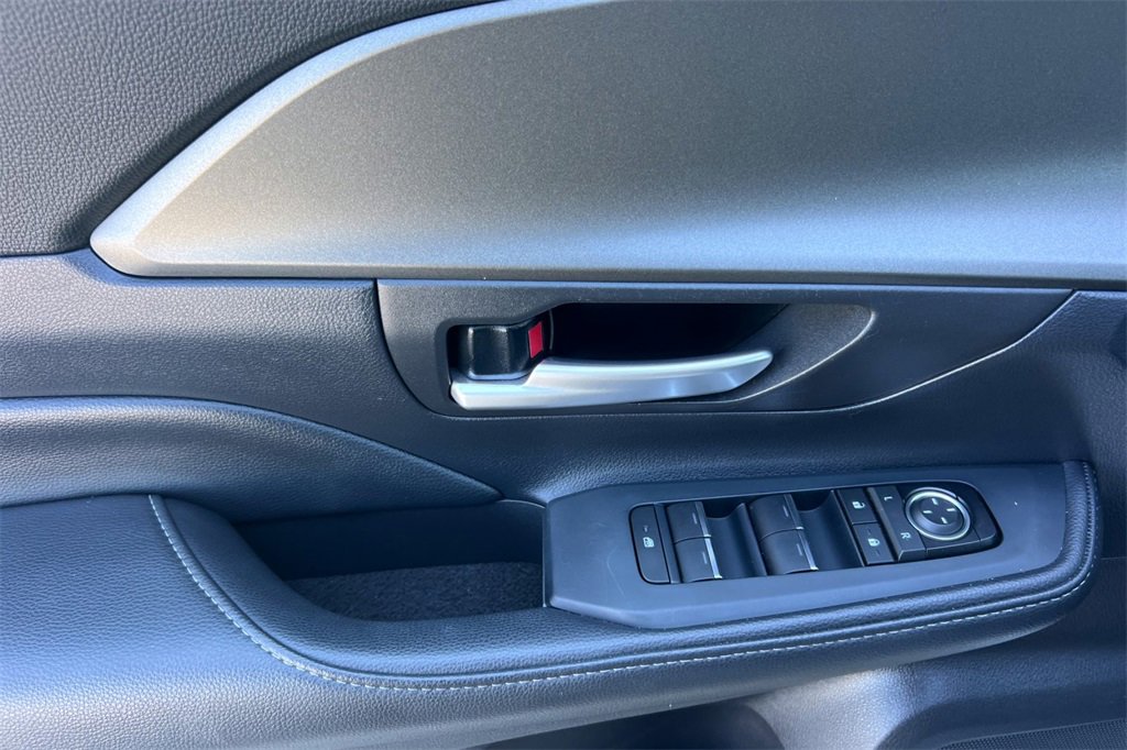 Used 2025 Toyota Grand Highlander AWD image 13