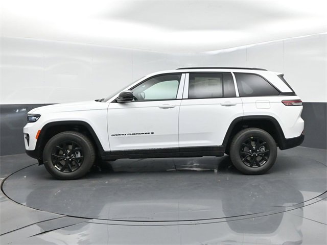 New 2025 Jeep Grand Cherokee Altitude image 5