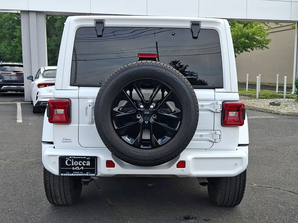 Used 2022 Jeep Wrangler Unlimited Sahara AWD/4WD image 8