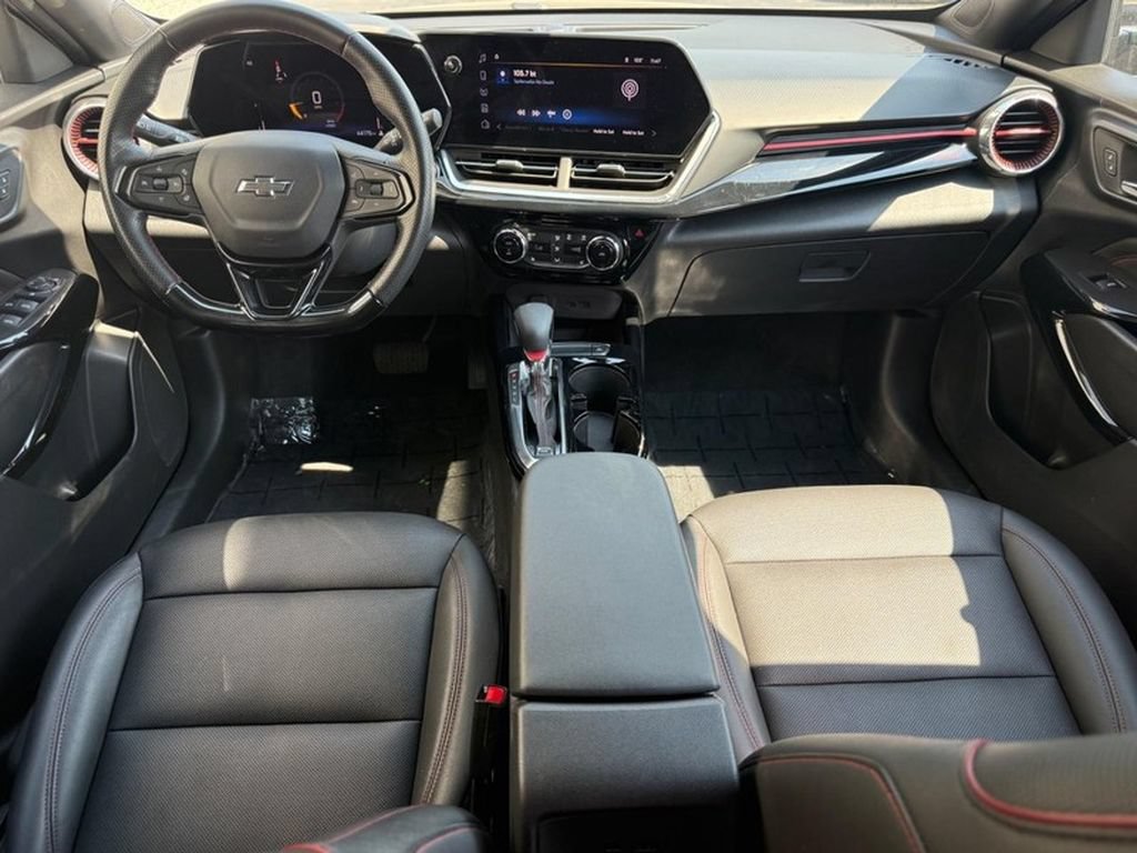 Used 2025 Chevrolet Trax RS w/ Sunroof Package FWD image 19