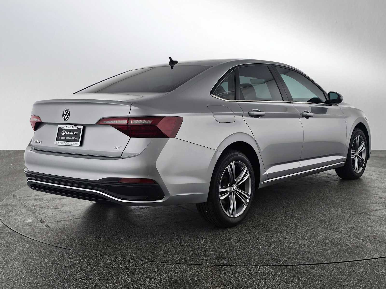 Used 2022 Volkswagen Jetta SE image 3