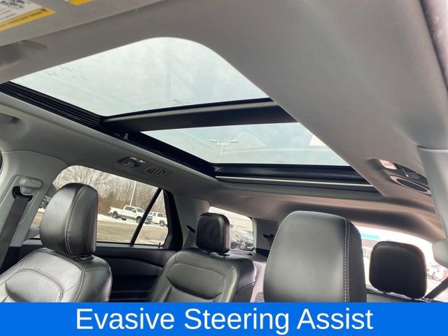 Used 2022 Ford Explorer XLT image 16