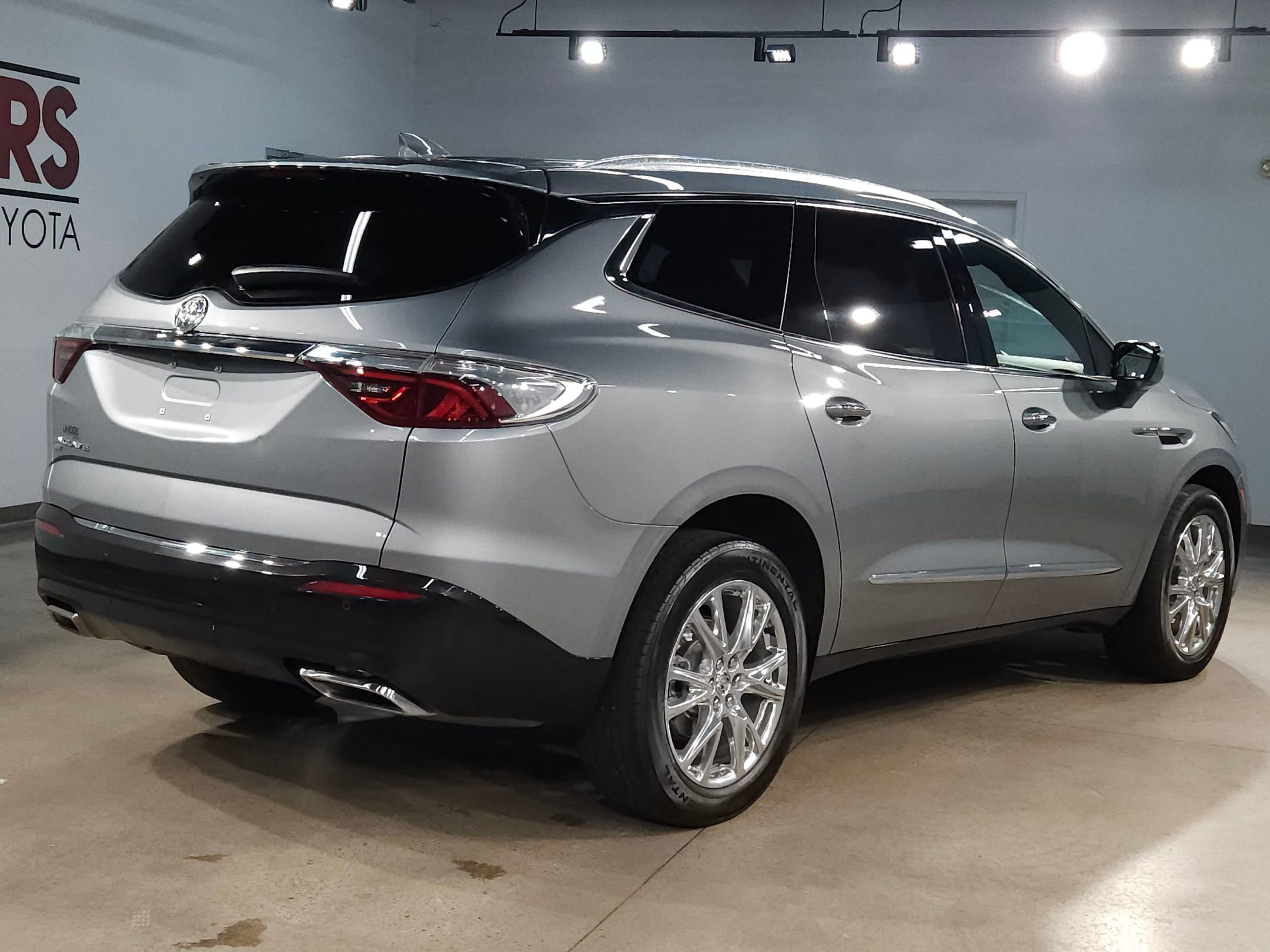 Used 2023 Buick Enclave Premium w/ Experience Buick Package image 7