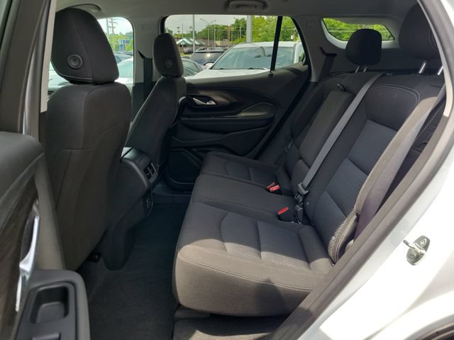 Used 2023 GMC Terrain SLE w/ Driver Convenience Package FWD image 9