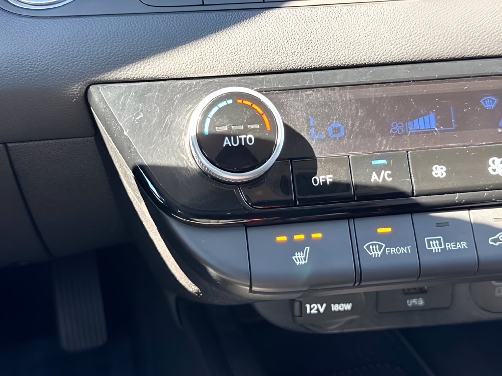 Used 2025 Hyundai Elantra SEL FWD image 21